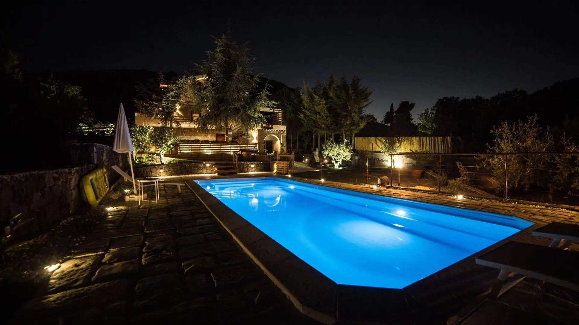 Villa Nel Monte 니콜로시